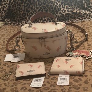 🐷 Coach Cream Party Pig Trail Bag Zip Wallet  and Credit Card Holder Keychain